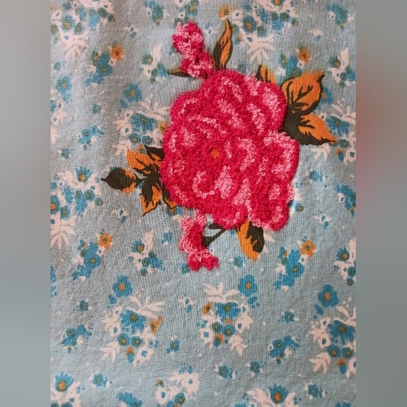 Set Of 4 Adorable Reversable Placemats Blue Floral Red Plaid Nice Size - Picture 10 of 10